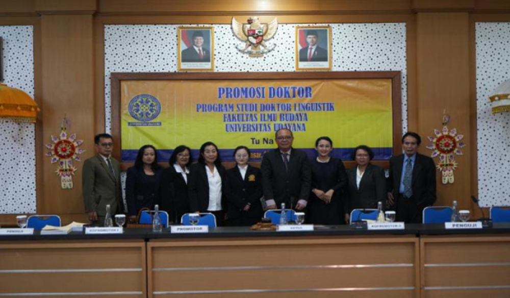 Prof. Dr. I Nengah Laba Hadiri Promosi Doktor Program Studi Doktor Linguistik Universitas Udayana